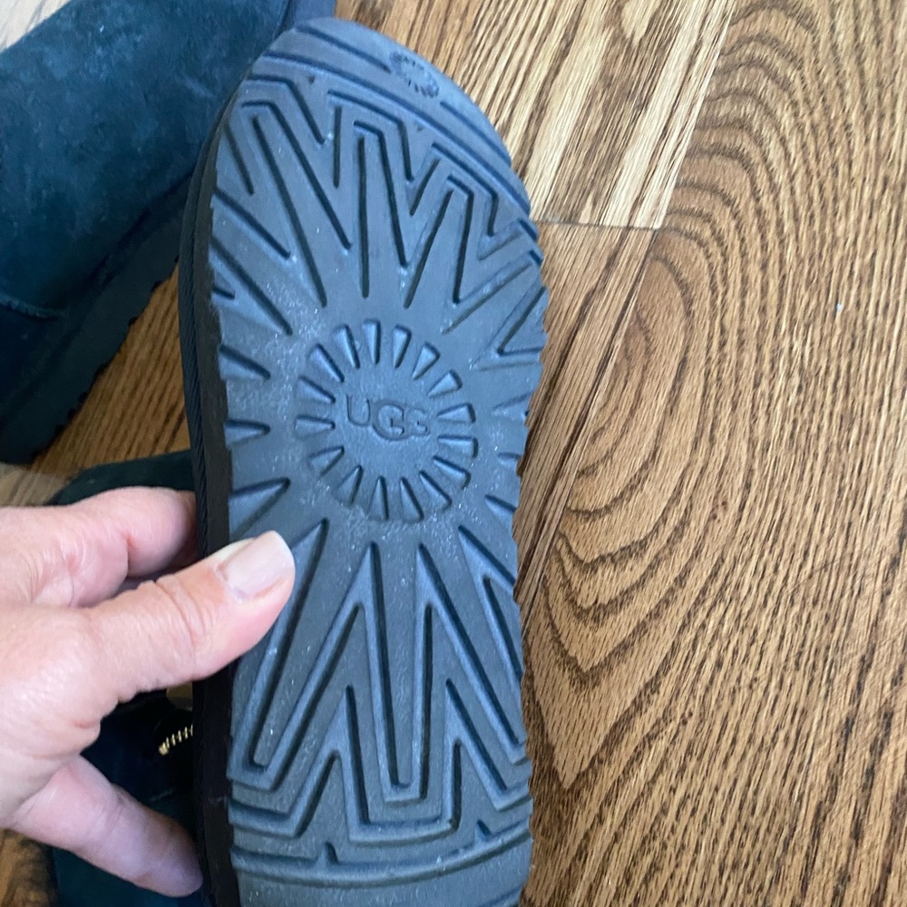 Uggs. Size 7. - image 3